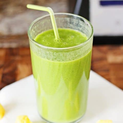 Island Green Smoothie -- Our favorite island green smoothie features the tropical flavors of pineapple and banana combined with fresh baby spinach, almond milk and honey. | halfscratched.com
