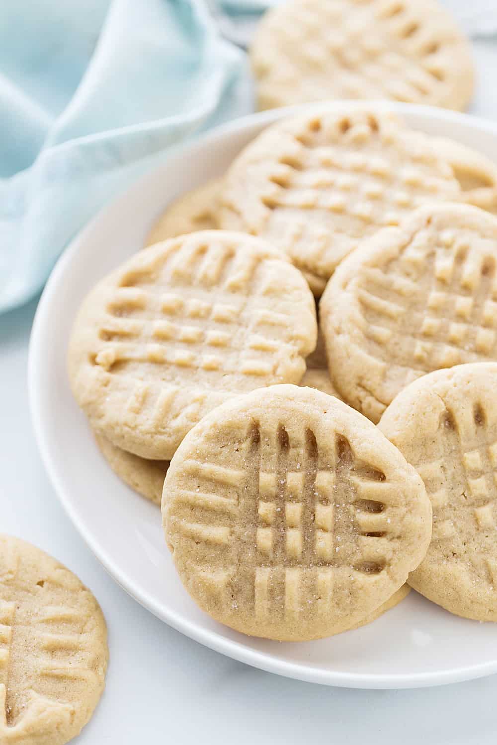 Old-Fashioned Peanut Butter Cookies - Old-fashioned peanut butter cookies are soft, chewy, and oh, so good! Friends and family (and my taste buds) always rave when I bake a batch. #halfscratched #peanutbutter #cookies #cookierecipe #baking #peanutbuttercookies #desserts #sweets #cookies