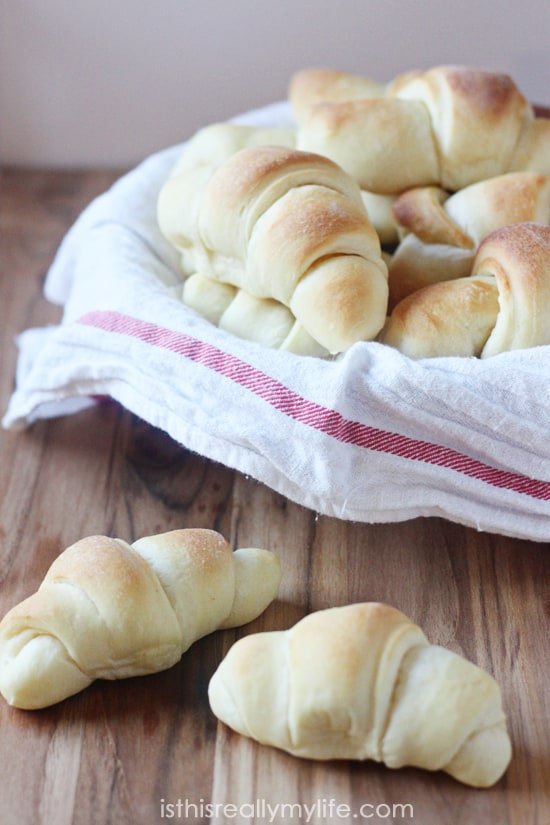 Best Dinner Rolls Recipe Ever -- truly these are the yummiest dinner rolls you will ever make. You can even use the dough for cinnamon rolls!