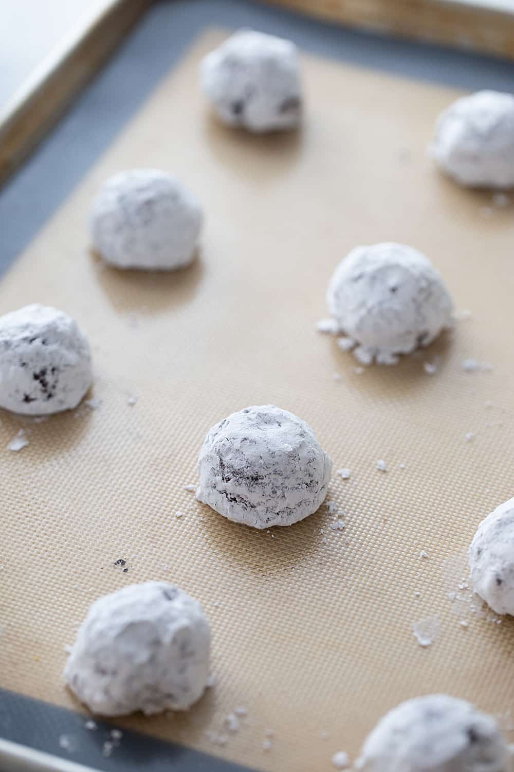 Double Chocolate Crinkle Cookies - Instant espresso powder + mini semisweet chocolate chips = next-level double chocolate crinkle cookies. One bite and you'll be hooked! #halfscratched #chocolate #cookies #crinklecookies #baking #cookierecipe #holidayrecipe #easyrecipe 