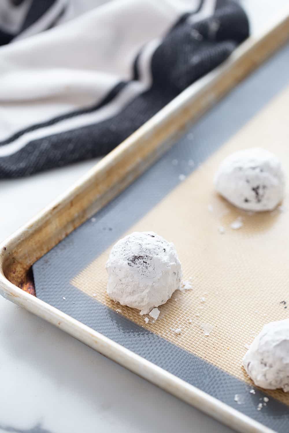 Double Chocolate Crinkle Cookies - Instant espresso powder + mini semisweet chocolate chips = next-level double chocolate crinkle cookies. One bite and you'll be hooked! #halfscratched #chocolate #cookies #crinklecookies #baking #cookierecipe #holidayrecipe #easyrecipe 