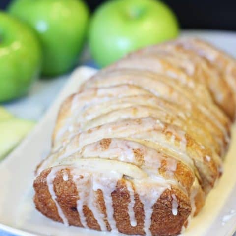 Easy Apple Pull-Apart Bread -- great way to use leftover apple slices from your pies and crostatas!