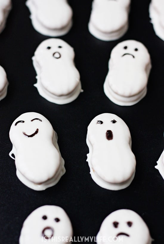 Easy last-minute Halloween treat -- Nutter Butter ghosts! Only 4 ingredients and ready in less than 15 minutes!