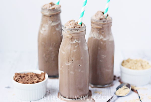 Protein-Packed Low-Carb Chocolate Peanut Butter Smoothie -- This chocolaty, peanut-buttery, protein-packed smoothie is low carb thanks to unsweetened almond milk, cocoa powder and no-calorie sweetener. | halfscratched.com