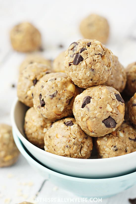 Crunchy Peanut Butter Protein Bites -- These crunchy peanut butter protein bites are some of the easiest and tastiest protein bites (aka protein balls) I have ever made! | halfscratched.com