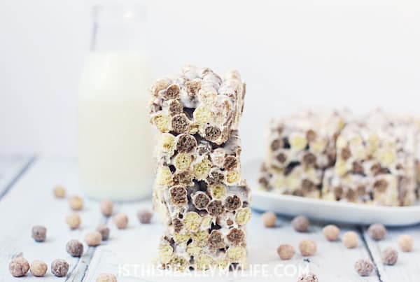 Reeses Puffs Cereal Bars -- Fans of Reeses Puffs cereal will love the chocolaty, peanut buttery, marshmallowy goodness found in these Reeses Puffs cereal bars! | halfscratched.com