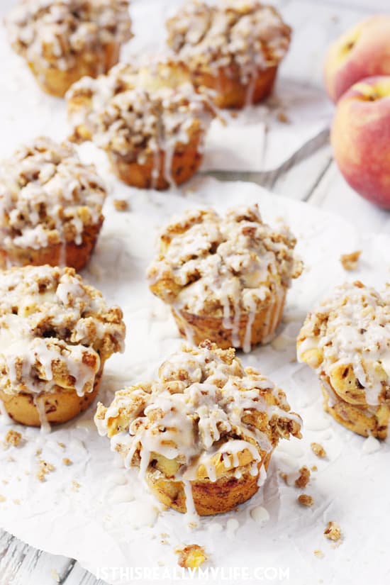 Peach Crisp Monkey Bread Muffins -- These peach crisp monkey bread muffins combine fresh, diced peaches, a delicious crumble topping and cinnamon roll dough for an easy, scrumptious treat! | halfscratched.com