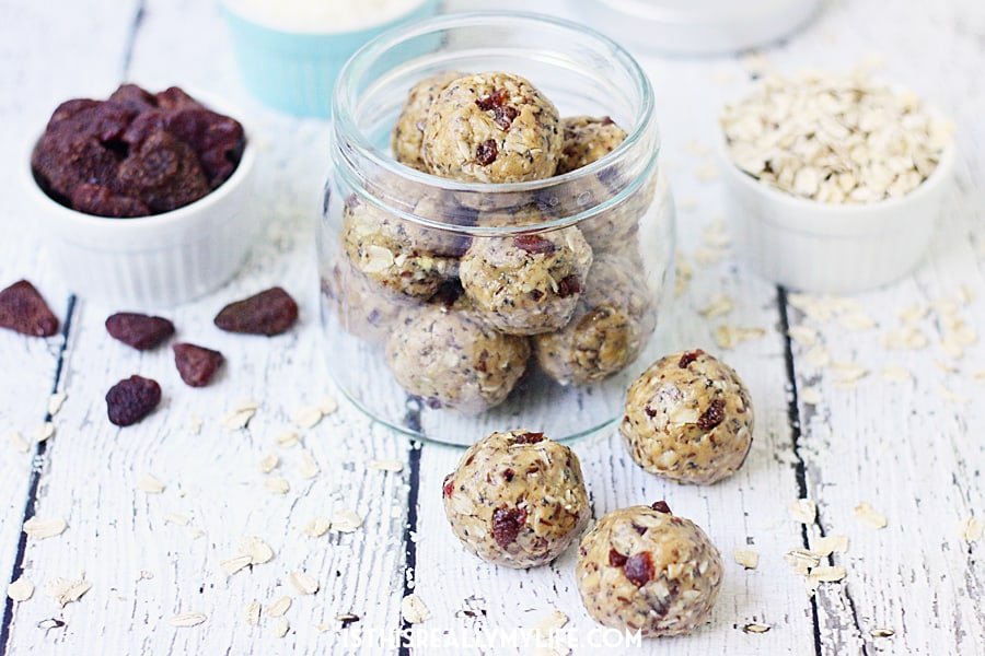 Easy PB&J Protein Balls -- PB&J protein balls are perfect for PB&J lovers looking for a healthy, protein-packed snack thanks to creamy peanut butter and diced dried strawberries. | halfscratched.com