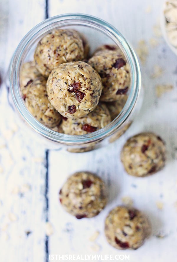 Easy PB&J Protein Balls -- PB&J protein balls are perfect for PB&J lovers looking for a healthy, protein-packed snack thanks to creamy peanut butter and diced dried strawberries. | halfscratched.com