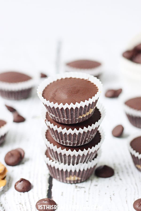 Healthy Reeses Peanut Butter Cups -- These healthy Reeses peanut butter cups do not taste healthy (thank heavens!) but they are packed with protein, antioxidants and healthy fats. | halfscratched.com