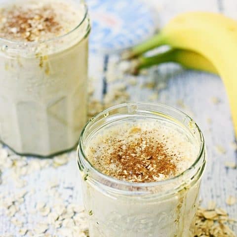 Healthy Oatmeal Peanut Butter Smoothie -- This oatmeal peanut butter smoothie tastes like a delicious oatmeal peanut butter cookie but is a heck of a lot healthier! | halfscratched.com