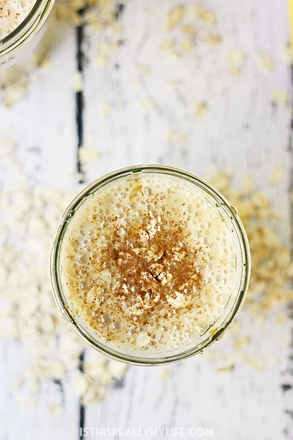 Healthy Oatmeal Peanut Butter Smoothie -- This oatmeal peanut butter smoothie tastes like a delicious oatmeal peanut butter cookie but is a heck of a lot healthier! | halfscratched.com