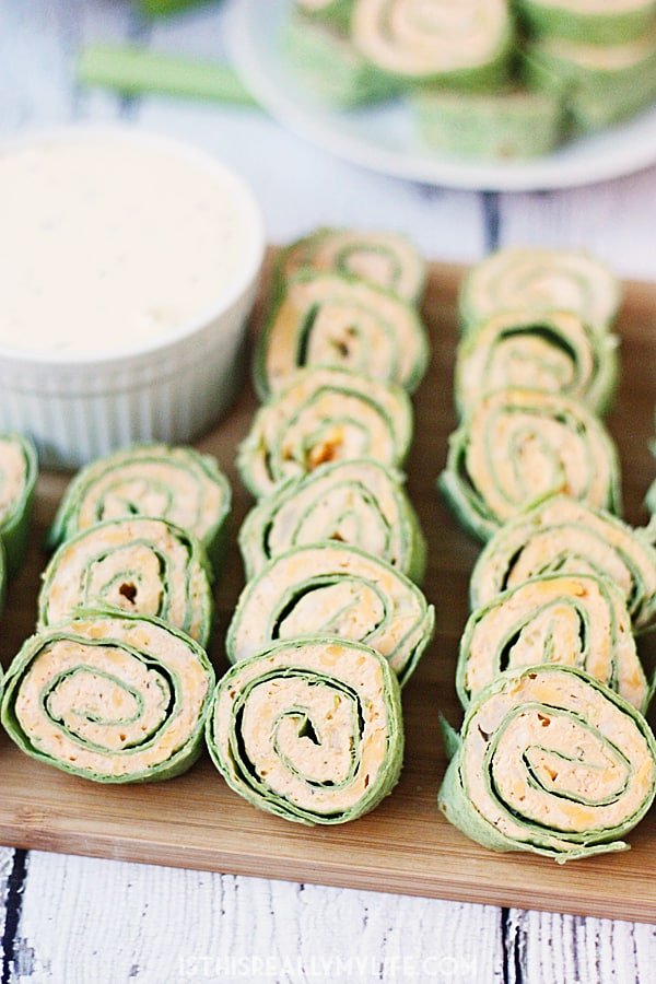 Buffalo Chicken Pinwheels -- Buffalo chicken pinwheels are a total crowd pleaser thanks to cream cheese, buffalo sauce and shredded rotisserie chicken. | halfscratched.com