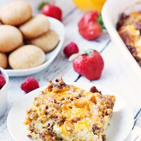 Make-Ahead Breakfast Casserole - Pair this easy make-ahead breakfast casserole with some tasty sides like fresh fruit and bite-size pumpkin bagels for the perfect holiday brunch! | halfscratched.com