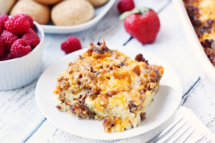 Make-Ahead Breakfast Casserole - Pair this easy make-ahead breakfast casserole with some tasty sides like fresh fruit and bite-size pumpkin bagels for the perfect holiday brunch! | halfscratched.com