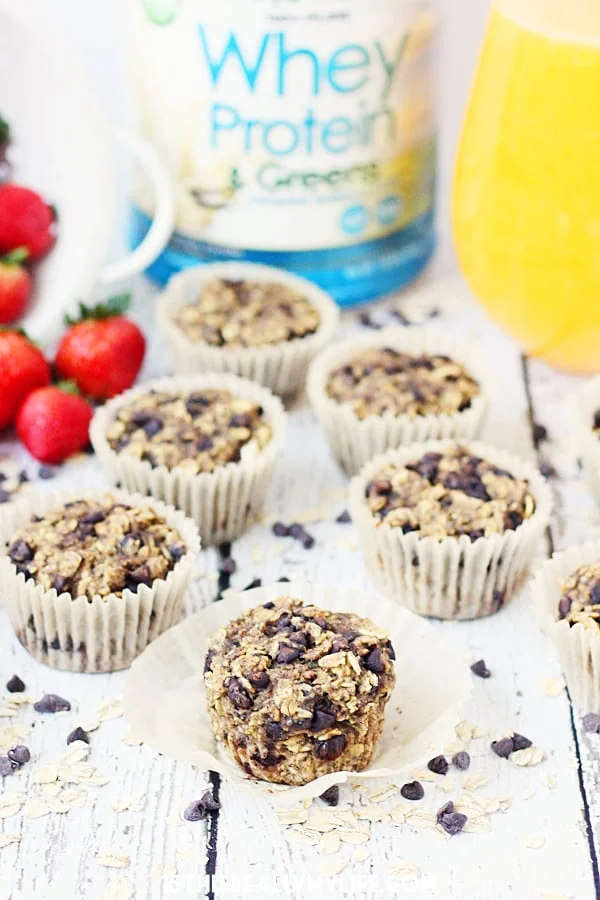 Oatmeal Chocolate Chip Protein Muffins -- Oatmeal chocolate chip protein muffins are so yummy, it's hard to believe they're good for you. Bake them and then freeze them for a healthy meal on the go! | halfscratched.com