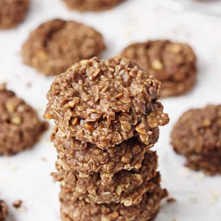Crunchy Peanut Butter No-Bake Cookies -- I do not make crunchy peanut butter no-bake cookies very often because I can not resist eating the entire batch! These no-bake cookies take about 15 minutes from start to finish and have the perfect combination of peanut butter, chocolate, and oatmeal. | halfscratched.com #cookies #chocolate #peanutbutter #oatmeal #recipe #dessert