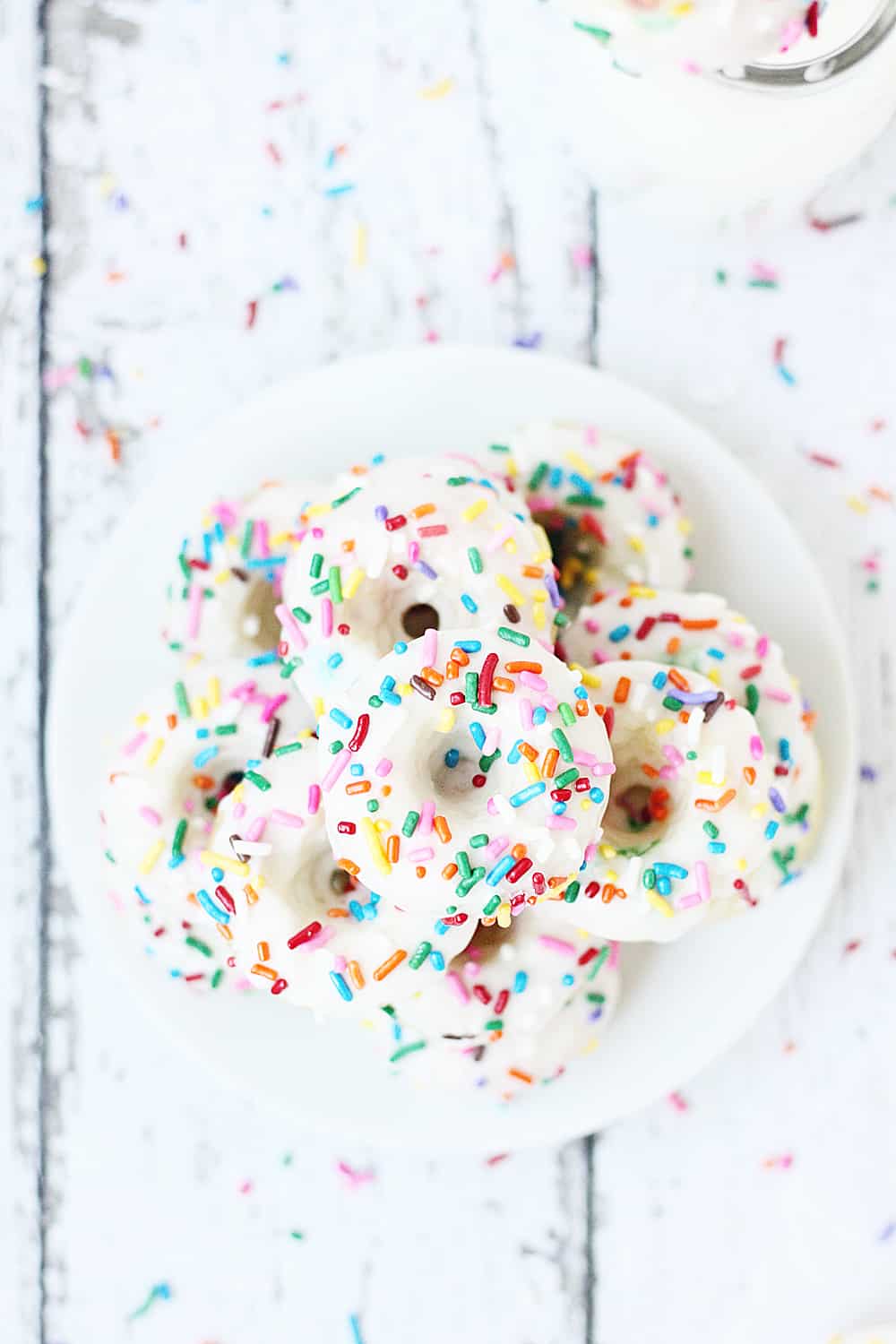 Mini Funfetti Cake Mix Donuts with Vanilla Glaze --Mini funfetti cake mix donuts are the perfect party treat! Topped with a vanilla glaze and colorful sprinkles, these mini donuts from cake mix are not only super cute but also super easy! #donuts #doughnut #cakemix #dessert #funfetti #bakeddonuts #recipe #dessert #cakemixrecipe 