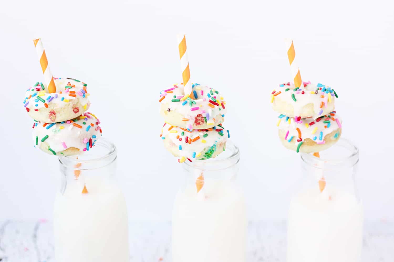 Mini Funfetti Cake Mix Donuts with Vanilla Glaze --Mini funfetti cake mix donuts are the perfect party treat! Topped with a vanilla glaze and colorful sprinkles, these mini donuts from cake mix are not only super cute but also super easy! #donuts #doughnut #cakemix #dessert #funfetti #bakeddonuts #recipe #dessert #cakemixrecipe 