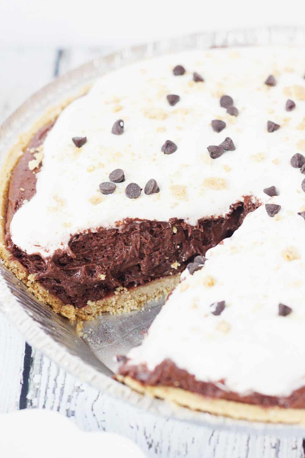Smores Dream Pie -- This s'mores dream pie might not be the prettiest but it's definitely decadent--graham cracker pie crust, creamy chocolate fudge filling, marshmallow creme, and a topping of crushed grahams and mini chocolate chips. | halfscratched