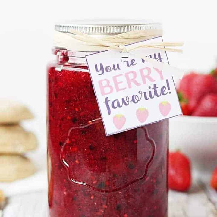Easy Mixed Berry Freezer Jam -- This easy mixed berry freezer jam recipe features the perfect combination of strawberries and blackberries and is a great way to enjoy summer berries! Don't forget the free printable gift tag when sharing this easy freezer jam with friends and family! #jam #freezerjam #berry #strawberry #blackberry #jelly #easyrecipe #printable #gifttag #freeprintable