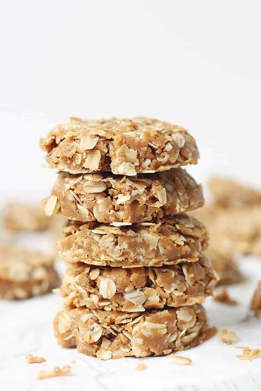 Healthy No-Bake Peanut Butter Oatmeal Protein Cookies --These healthy no bake cookies aren't packed with ingredients (only peanut butter, maple syrup, oatmeal, and vanilla protein) but they are packed with yummy flavor! They are as irresistible as they are easy! #halfscratched #nobake #cookies #healthyrecipe #oatmealcookies #peanutbutter #proteincookies #proteinbites #healthy #snack