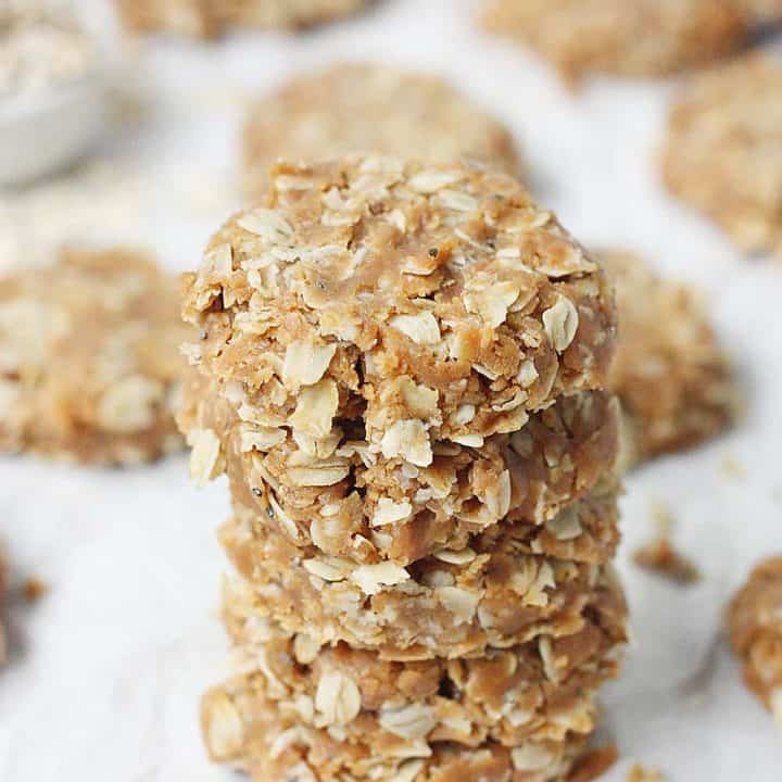 Healthy No-Bake Peanut Butter Oatmeal Protein Cookies --These healthy no bake cookies aren't packed with ingredients (only peanut butter, maple syrup, oatmeal, and vanilla protein) but they are packed with yummy flavor! They are as irresistible as they are easy! #halfscratched #nobake #cookies #healthyrecipe #oatmealcookies #peanutbutter #proteincookies #proteinbites #healthy #snack