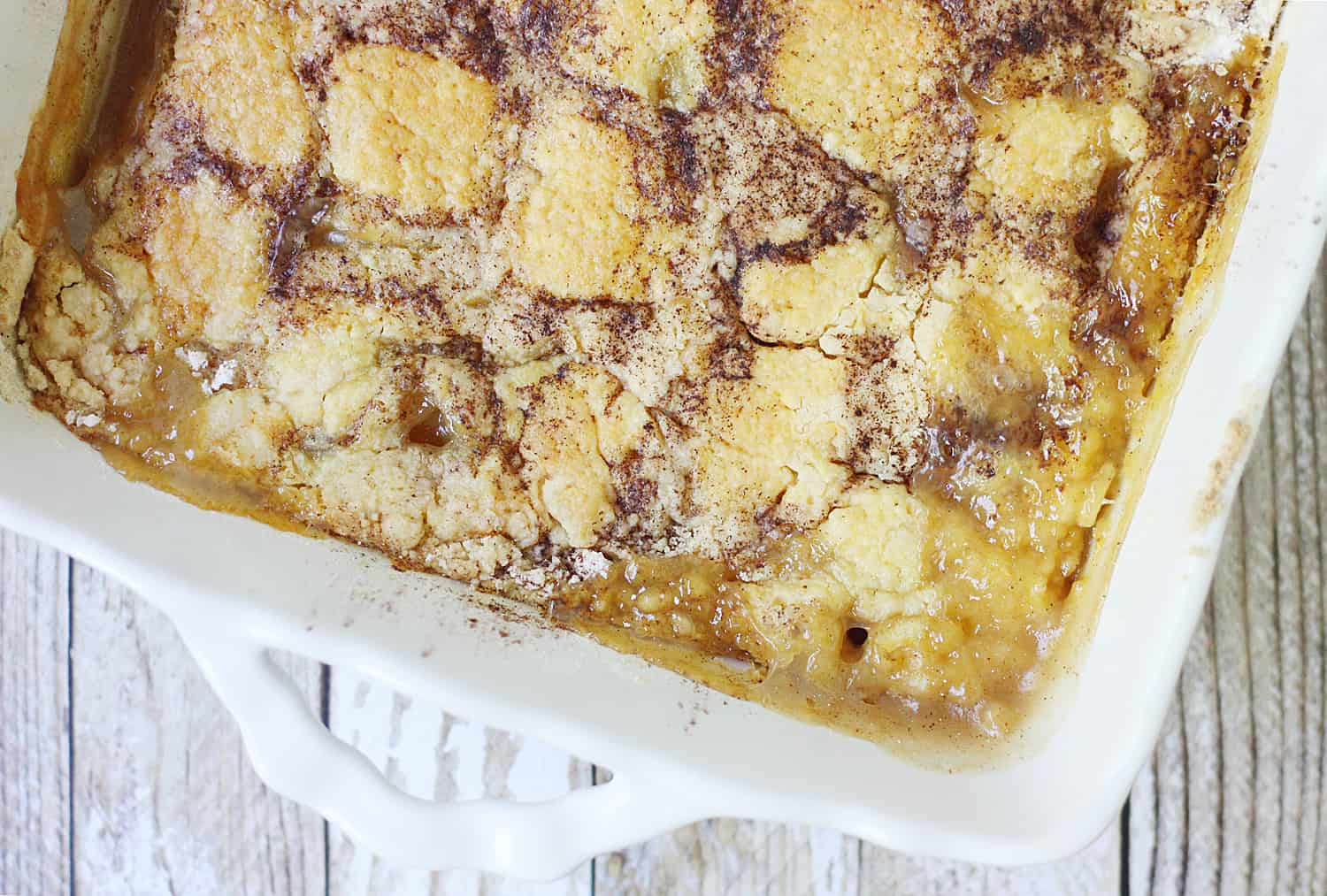 Easy Peach Cobbler Dump Cake -- Easy peach cobbler dump cake is sure to become a summer staple! This mouthwatering peach cobbler recipe requires only four ingredients and five minutes of prep! #cake #peachcobbler #dumpcake #dessert #easyrecipe #cakemix #cobbler #peach