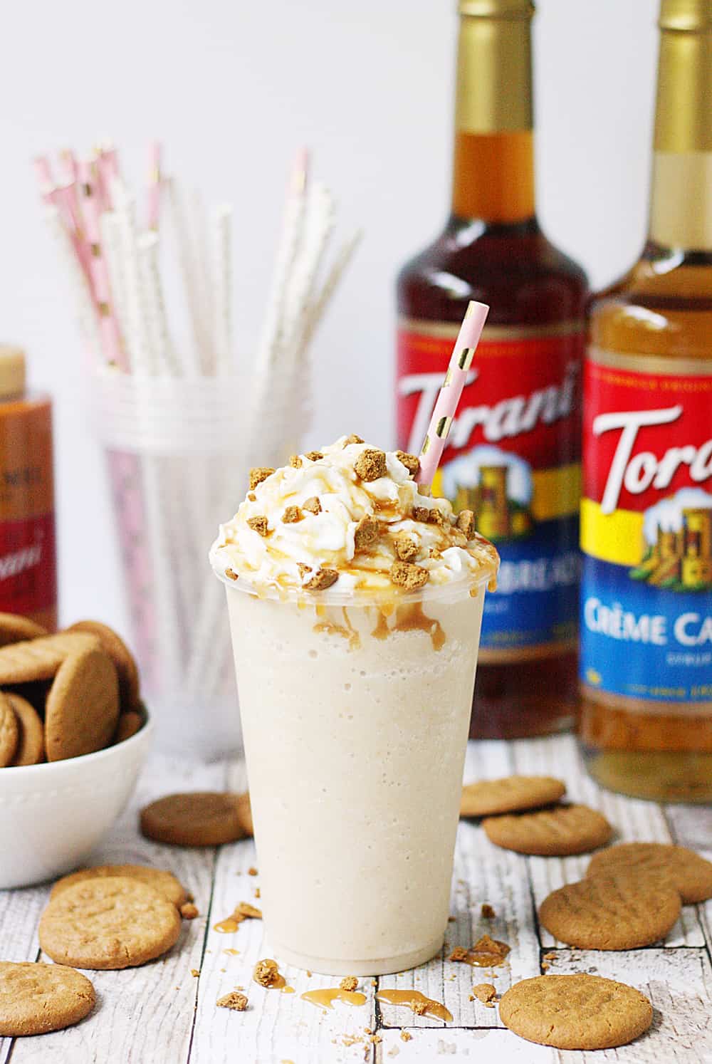 Gingerbread Cookie Cream Frappe -- This gingerbread cookie cream frappe is creamy, frosty, and full of gingerbread and caramel flavor. It's sure to become your new favorite holiday drink!