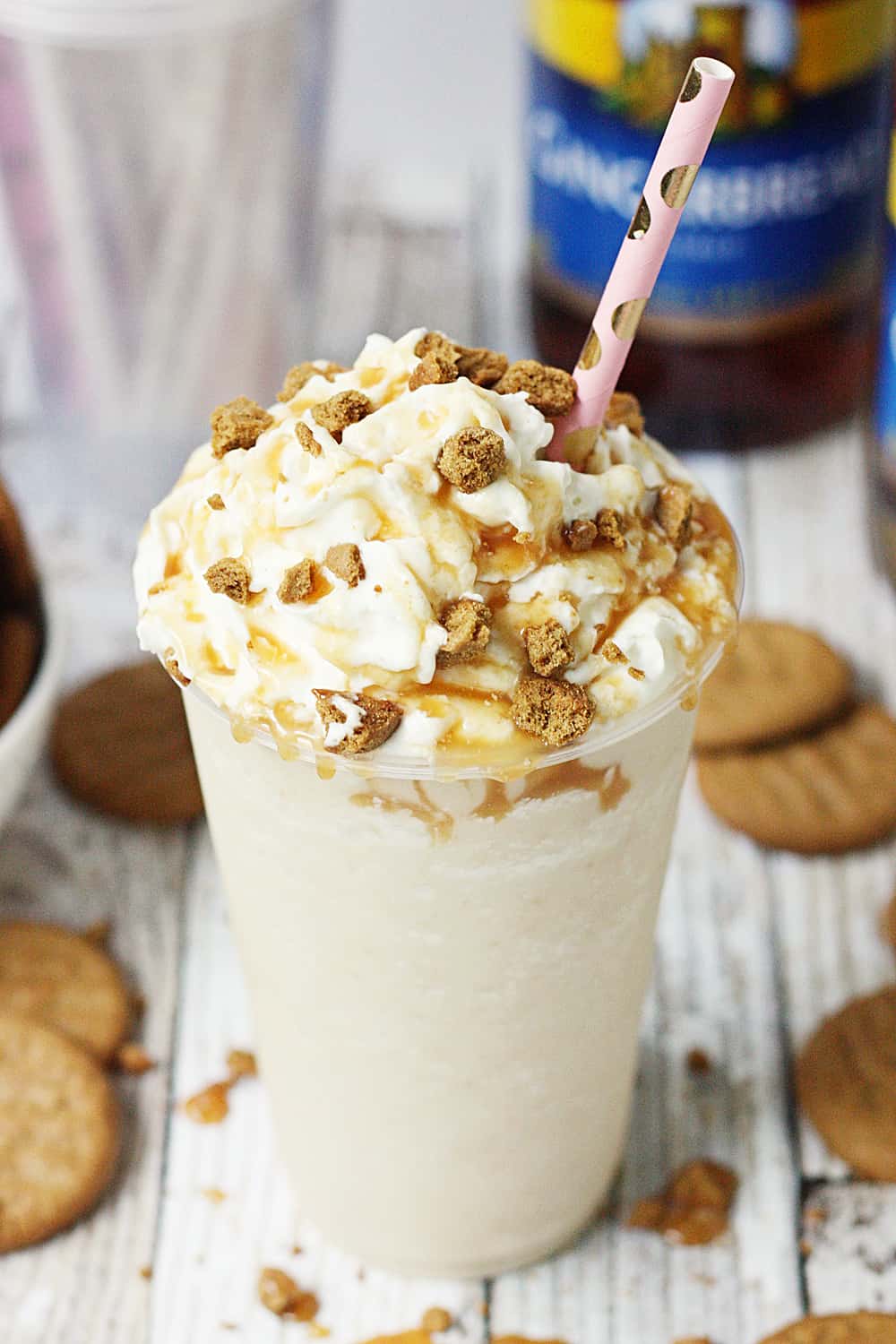 Gingerbread Cookie Cream Frappe -- This gingerbread cookie cream frappe is creamy, frosty, and full of gingerbread and caramel flavor. It's sure to become your new favorite holiday drink!