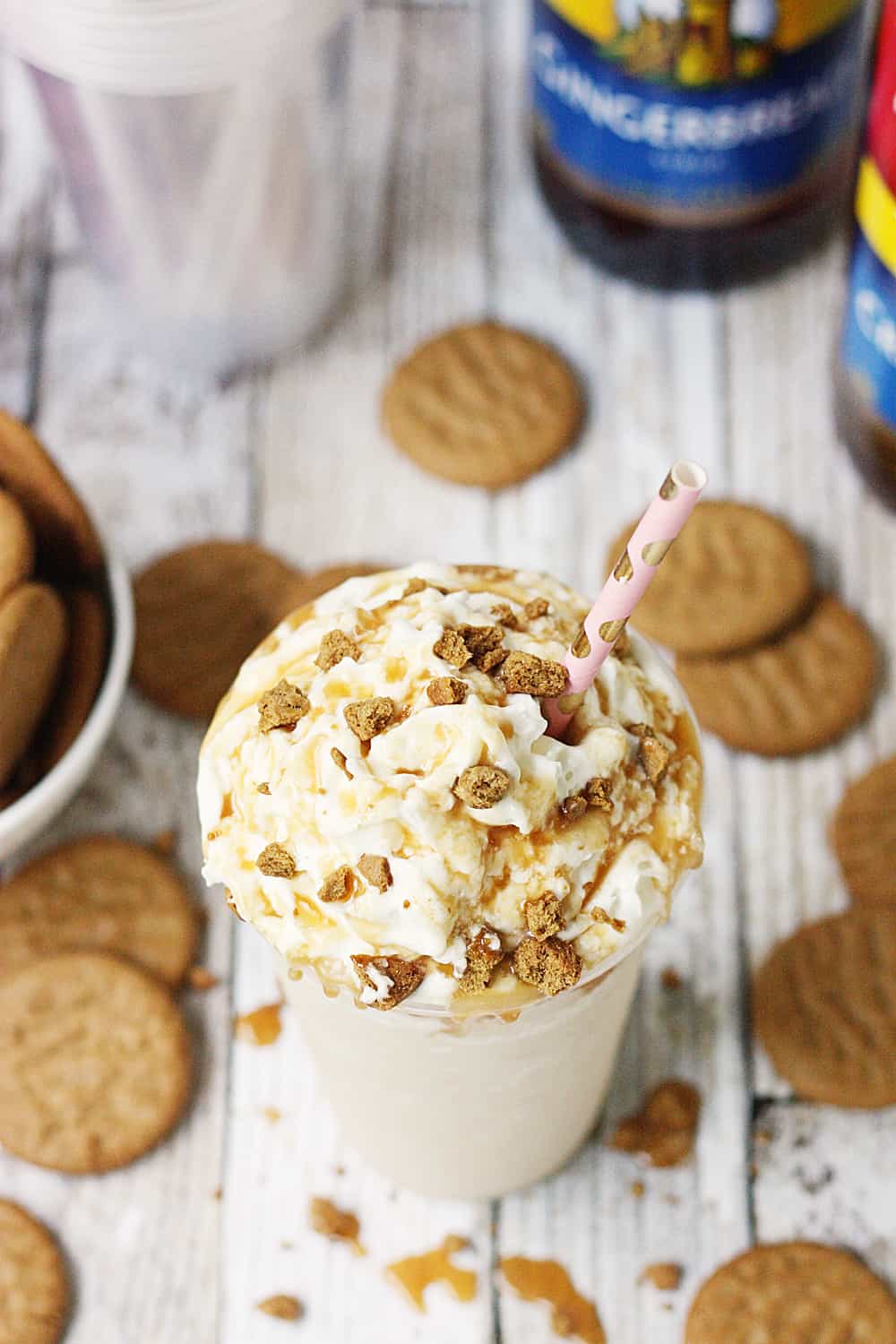 Gingerbread Cookie Cream Frappe -- This gingerbread cookie cream frappe is creamy, frosty, and full of gingerbread and caramel flavor. It's sure to become your new favorite holiday drink!