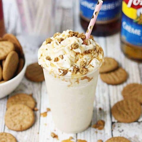 Gingerbread Cookie Cream Frappe -- This gingerbread cookie cream frappe is creamy, frosty, and full of gingerbread and caramel flavor. It's sure to become your new favorite holiday drink!