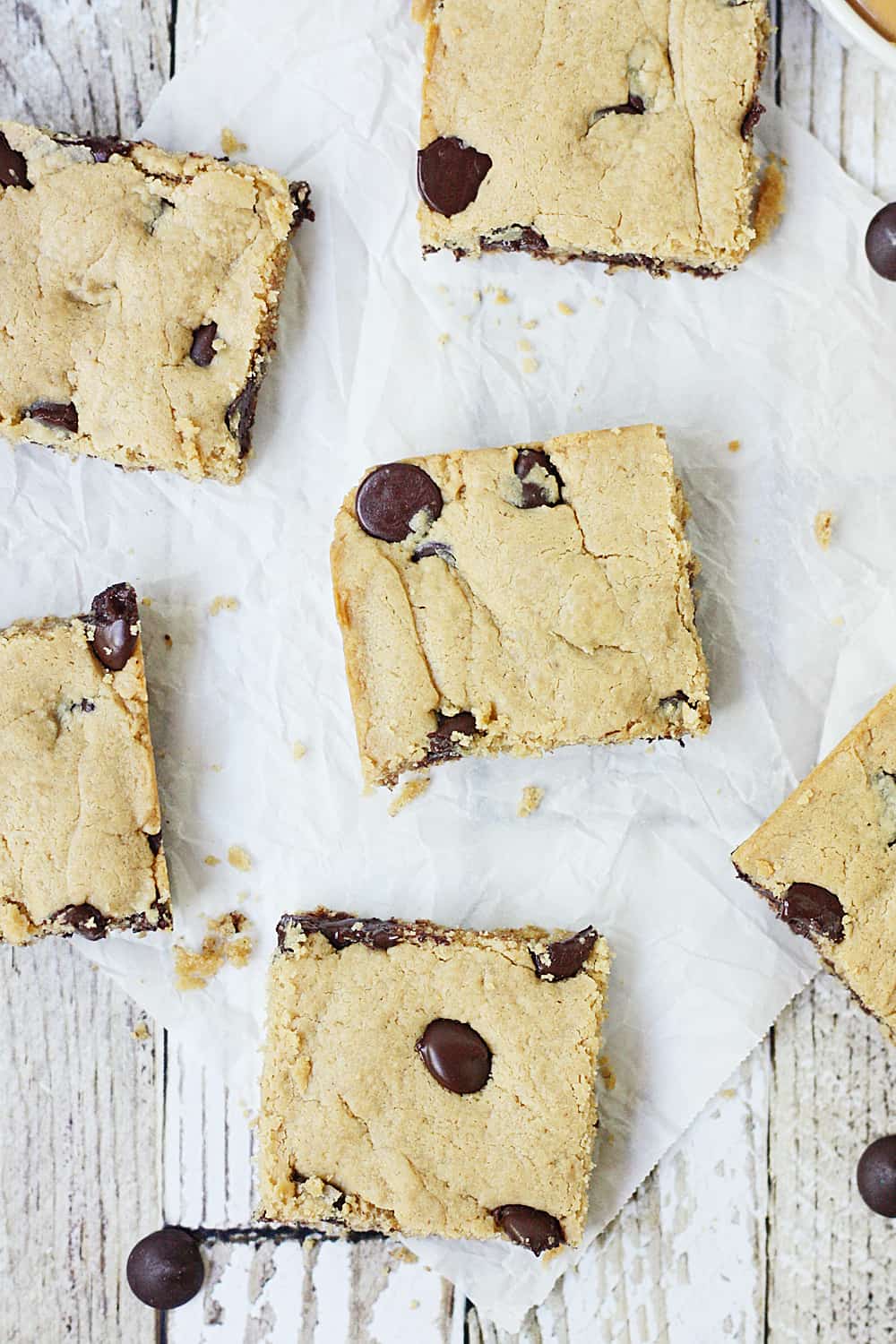 Healthy Peanut Butter Brownies with Dark Chocolate Chips -- These healthy peanut butter brownies are full of peanut butter flavor but not full of sugar and carbs. Dark chocolate chips make them even yummier! #healthy #healthyrecipe #lowcarb #brownies #healthybrownies #baking #healthybaking #halfscratched #peanutbutter #peanutbutterbrownies