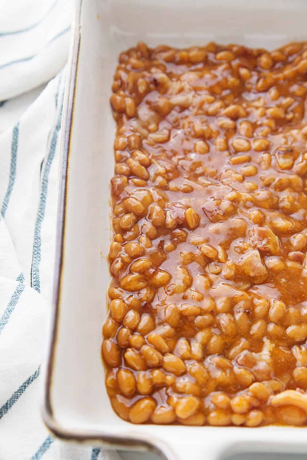 Homemade Baked Beans -- Looking for the best homemade baked beans recipe? This is it! A handful of ingredients plus a half hour in the oven equals the yummiest, most crowd-pleasing baked beans from scratch! #halfscratched #bakedbeans #beans #sidedish #savory #bacon #lentils #easyrecipe