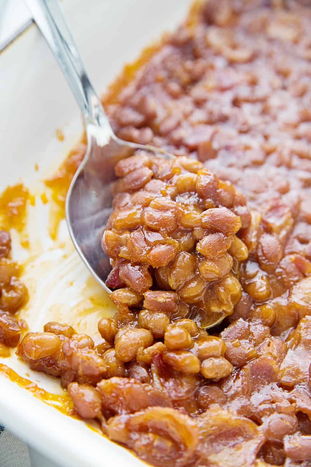 Homemade Baked Beans -- Looking for the best homemade baked beans recipe? This is it! A handful of ingredients plus a half hour in the oven equals the yummiest, most crowd-pleasing baked beans from scratch! #halfscratched #bakedbeans #beans #sidedish #savory #bacon #lentils #easyrecipe