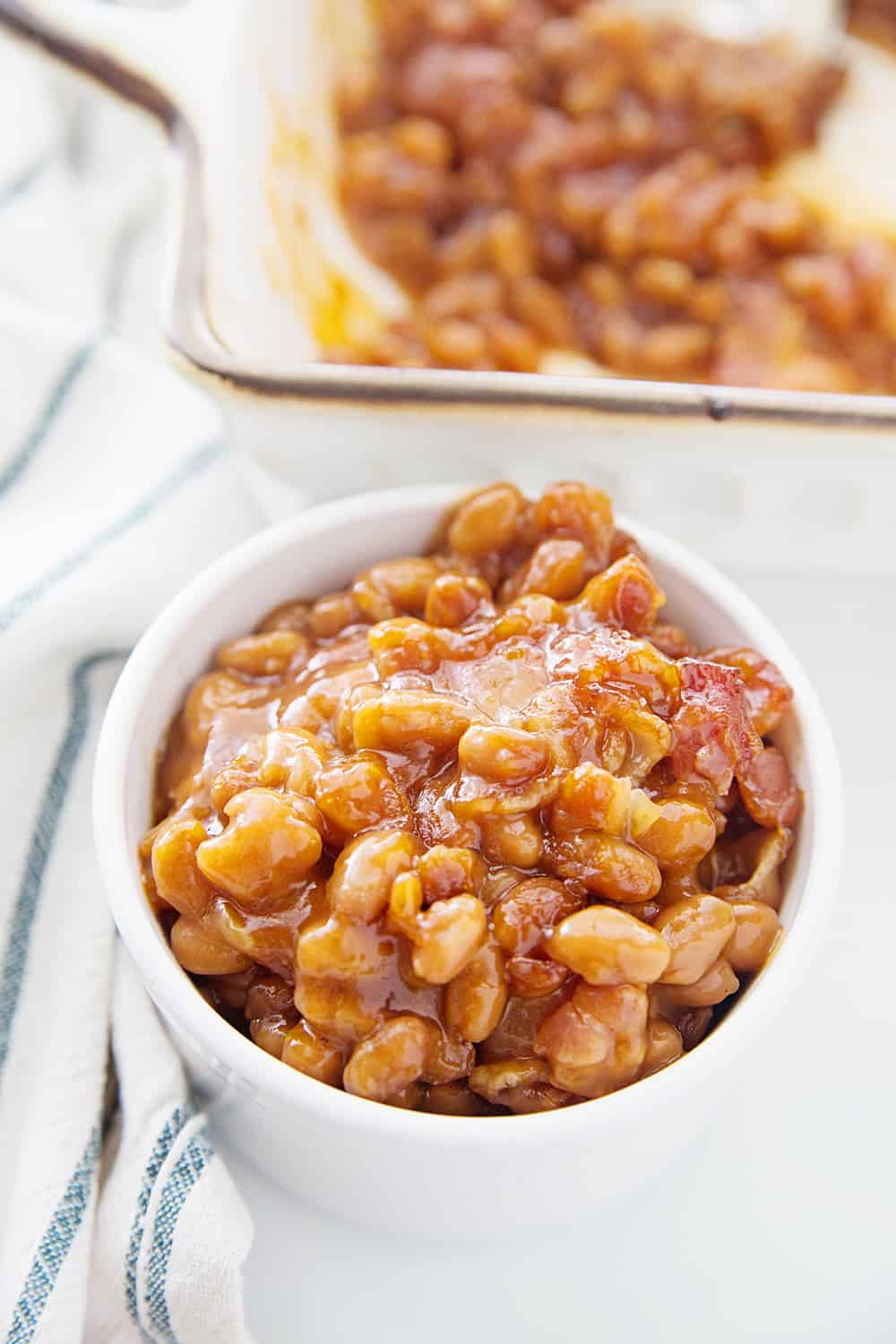 Homemade Baked Beans -- Looking for the best homemade baked beans recipe? This is it! A handful of ingredients plus a half hour in the oven equals the yummiest, most crowd-pleasing baked beans from scratch! #halfscratched #bakedbeans #beans #sidedish #savory #bacon #lentils #easyrecipe