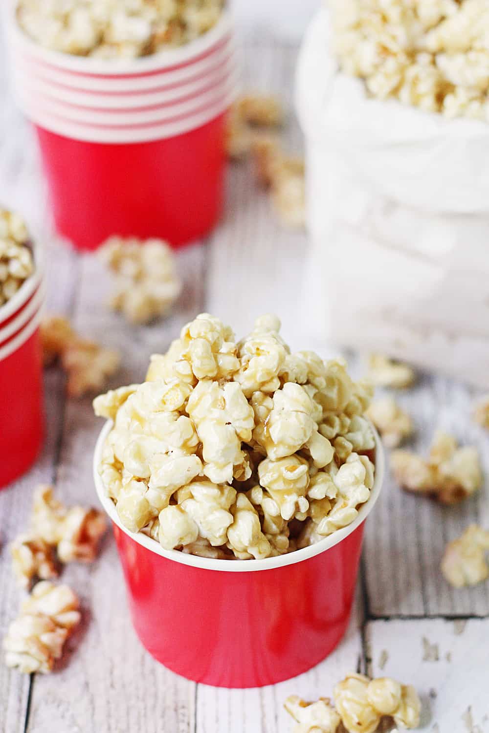 Easy Caramel Popcorn - Who doesn't love a quick, delicious, easy caramel popcorn recipe? The first time you try this easy homemade caramel popcorn, you'll be hooked! #popcorn #caramelpopcorn #halfscratched #caramel #dessert #easyrecipe #sweet