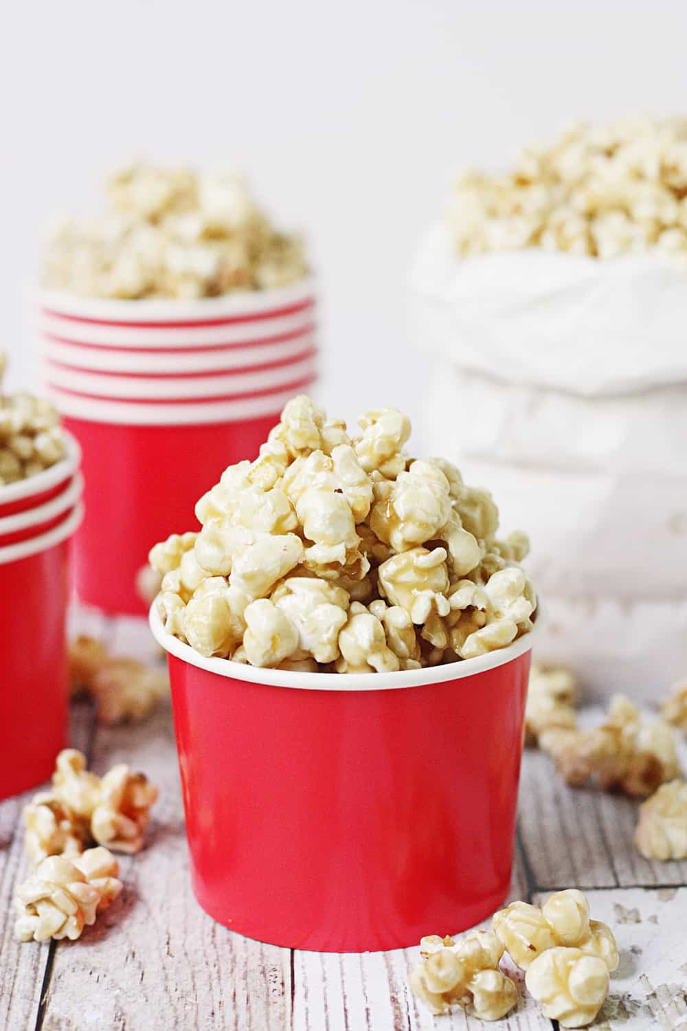 Easy Caramel Popcorn - Who doesn't love a quick, delicious, easy caramel popcorn recipe? The first time you try this easy homemade caramel popcorn, you'll be hooked! #popcorn #caramelpopcorn #halfscratched #caramel #dessert #easyrecipe #sweet