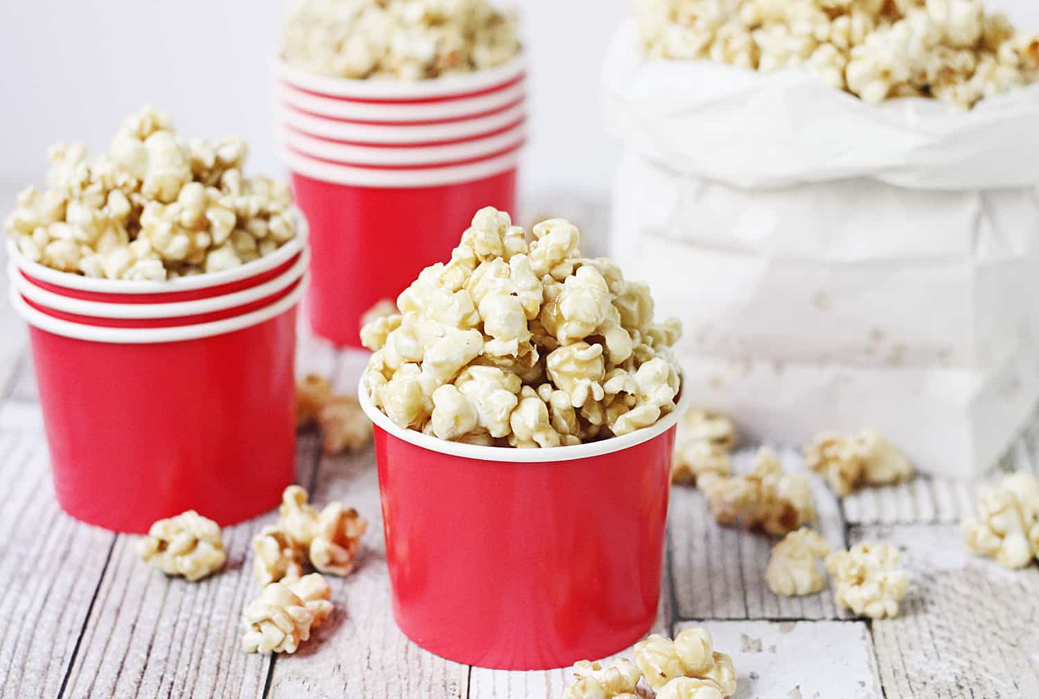 Easy Caramel Popcorn - Who doesn't love a quick, delicious, easy caramel popcorn recipe? The first time you try this easy homemade caramel popcorn, you'll be hooked! #popcorn #caramelpopcorn #halfscratched #caramel #dessert #easyrecipe #sweet