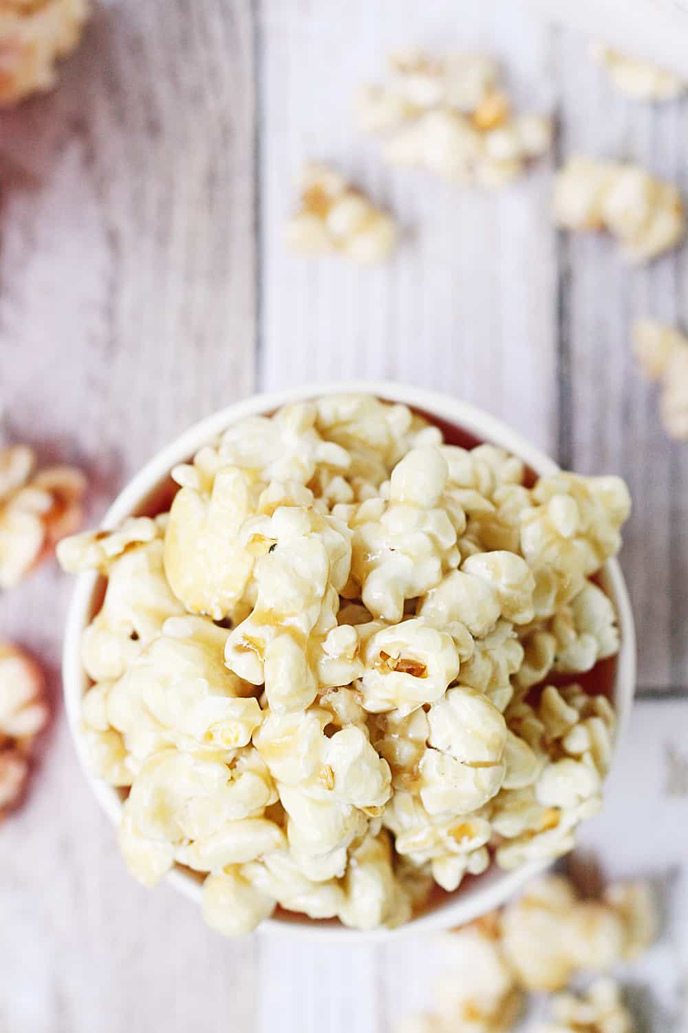 Easy Caramel Popcorn - Who doesn't love a quick, delicious, easy caramel popcorn recipe? The first time you try this easy homemade caramel popcorn, you'll be hooked! #popcorn #caramelpopcorn #halfscratched #caramel #dessert #easyrecipe #sweet
