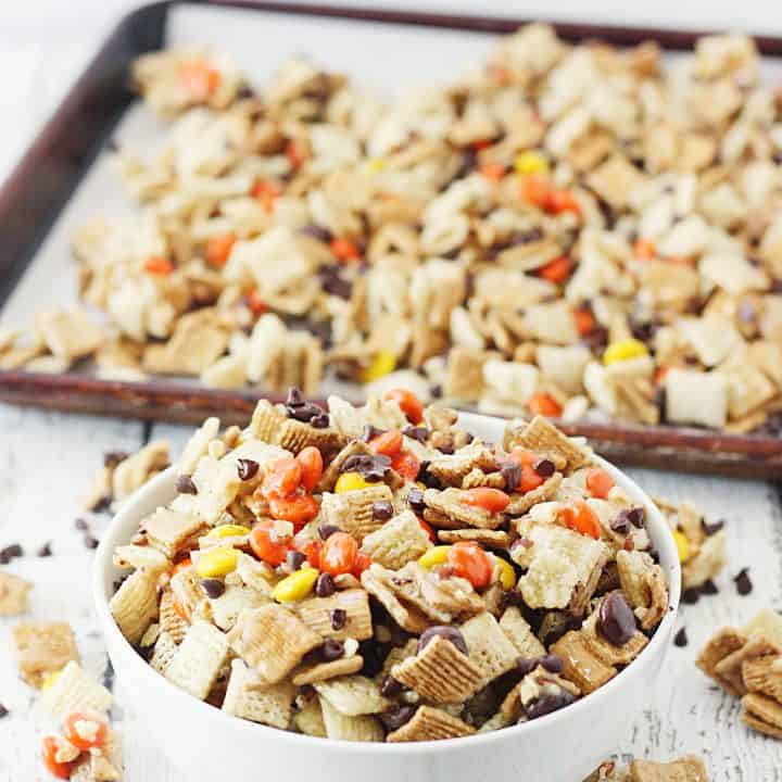 Easy Harvest Chex Mix - Getting your harvest Chex mix fix is easier than you think. Thanks to this easy recipe, that sweet, peanut-buttery fall Chex mix is only a few minutes away! #chex #chexmix #harvestchexmix #fallchexmix #peanutbutter #easyrecipe #easydessert #dessert #sweet #halfscratched #CreatewithKaro #KaroSyrup #Recipeideas #ad