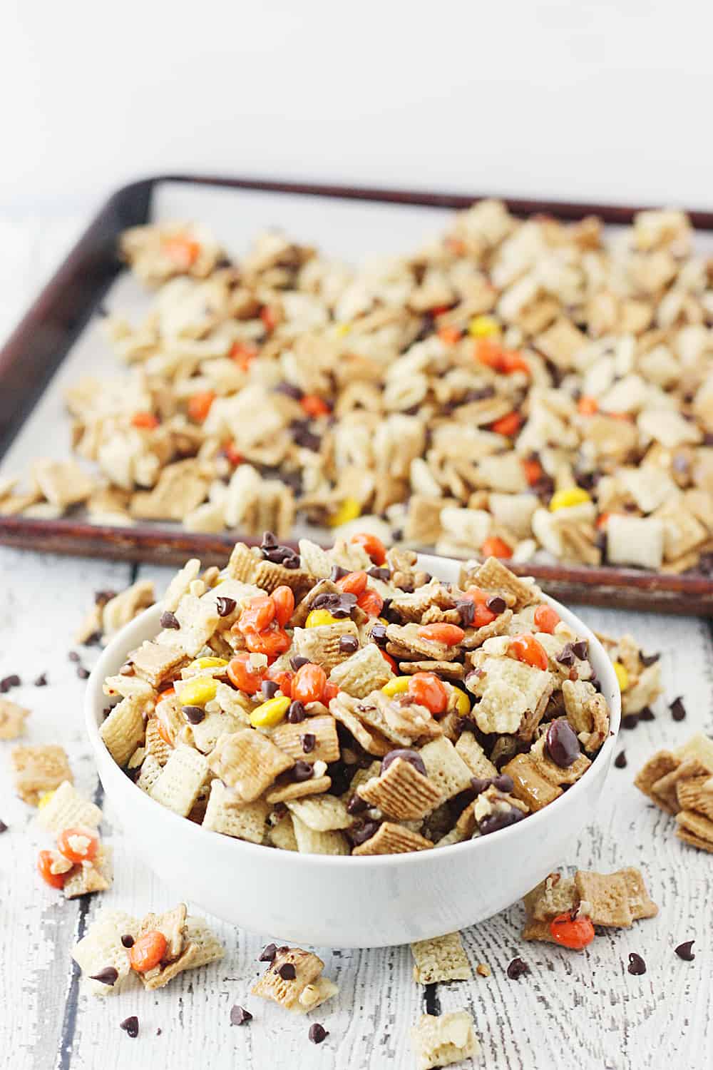 Easy Harvest Chex Mix - Getting your harvest Chex mix fix is easier than you think. Thanks to this easy recipe, that sweet, peanut-buttery fall Chex mix is only a few minutes away! #chex #chexmix #harvestchexmix #fallchexmix #peanutbutter #easyrecipe #easydessert #dessert #sweet #halfscratched #CreatewithKaro #KaroSyrup #Recipeideas #ad