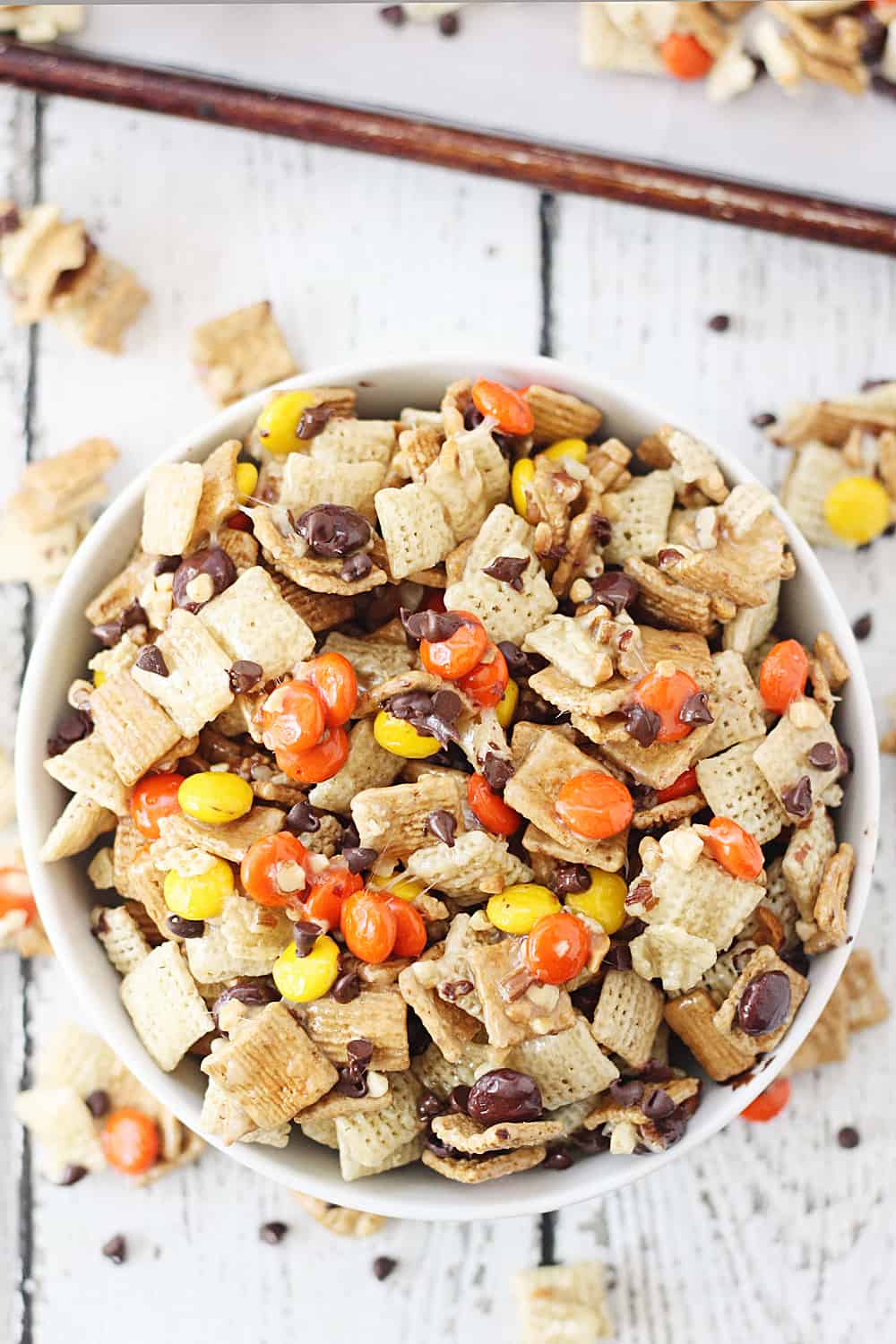 Easy Harvest Chex Mix - Getting your harvest Chex mix fix is easier than you think. Thanks to this easy recipe, that sweet, peanut-buttery fall Chex mix is only a few minutes away! #chex #chexmix #harvestchexmix #fallchexmix #peanutbutter #easyrecipe #easydessert #dessert #sweet #halfscratched #CreatewithKaro #KaroSyrup #Recipeideas #ad