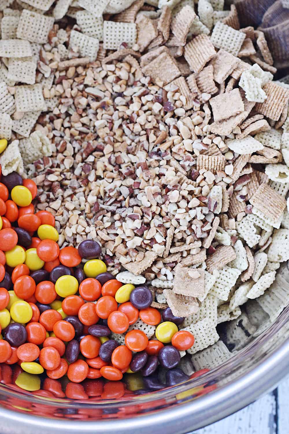 Easy Harvest Chex Mix - Getting your harvest Chex mix fix is easier than you think. Thanks to this easy recipe, that sweet, peanut-buttery fall Chex mix is only a few minutes away! #chex #chexmix #harvestchexmix #fallchexmix #peanutbutter #easyrecipe #easydessert #dessert #sweet #halfscratched #CreatewithKaro #KaroSyrup #Recipeideas #ad