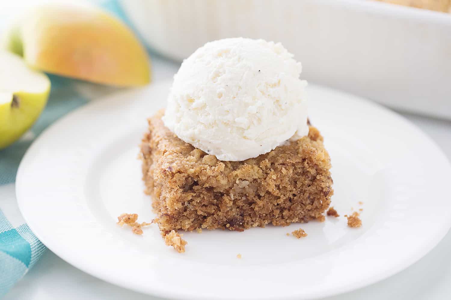 Applesauce Crunch Cake - There's applesauce cake and then there's applesauce CRUNCH cake. Why go for ordinary when you can opt for extraordinary with a crunchy topping? #cake #dessert #applesaucecake #easyrecipe #baking #sweets #easycake #cakerecipe #HalfScratched