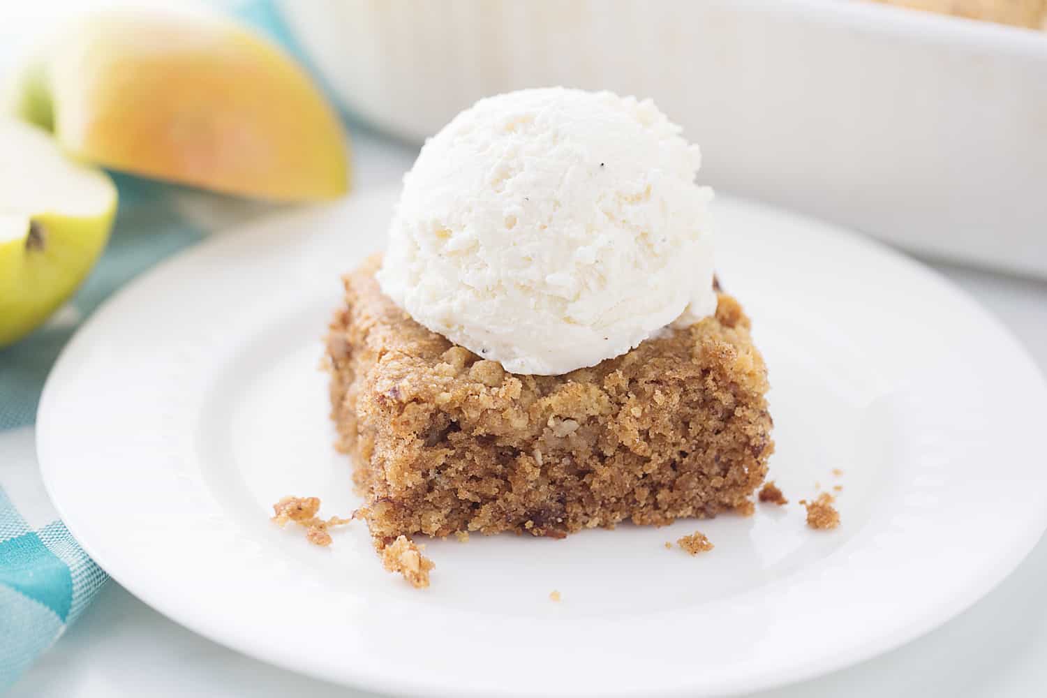 Applesauce Crunch Cake