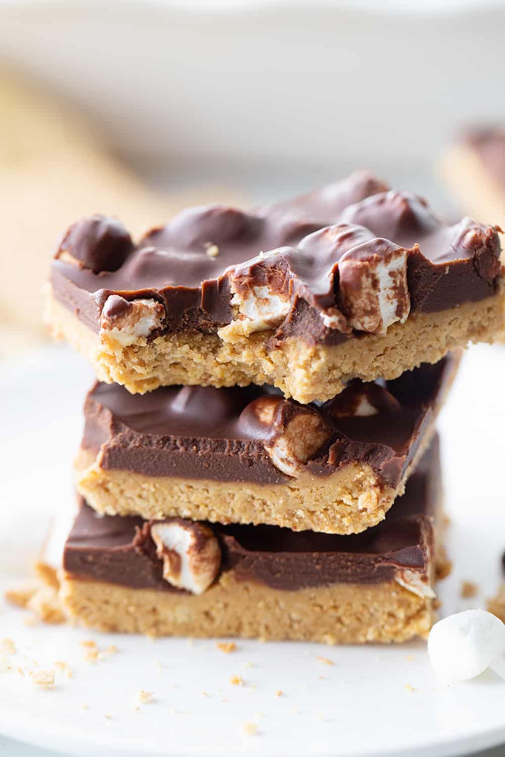 No Bake Peanut Butter S'mores Bars - No bake peanut butter s'mores bars have all the flavors and textures you could want in a chocolate, peanut buttery no-bake dessert! #smores #dessert #nobakedessert #nobake #halfscratched #chocolatepeanutbutter #peanutbutter #easyrecipe #baking
