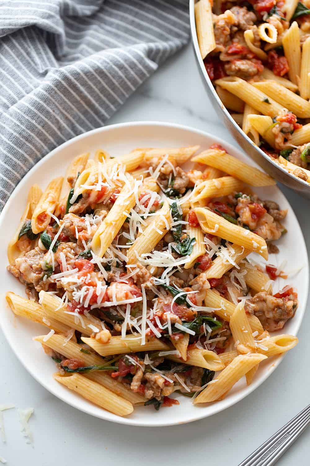 Tomato and Spinach Pasta Toss - With this easy tomato and spinach pasta toss recipe in your rotation, you can have a delicious, hearty meal ready in minutes! #pasta #italianfood #halfscratched #tomato #spinach #pastarecpie #maindish