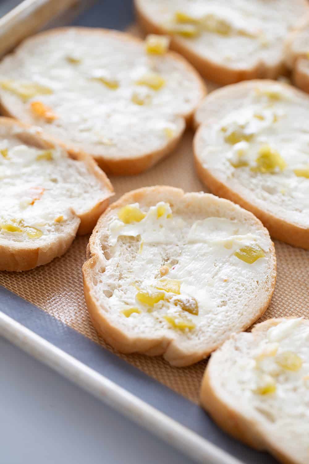 Creamy, cheesy spread with a bit of kick? Check! This zesty cheese spread is a must-have appetizer whether you're having a party of 1 or 100. | #halfscratched #appetizer #cheese #easyrecipe #hotappetizer #baking #cheesespread #easyappetizer