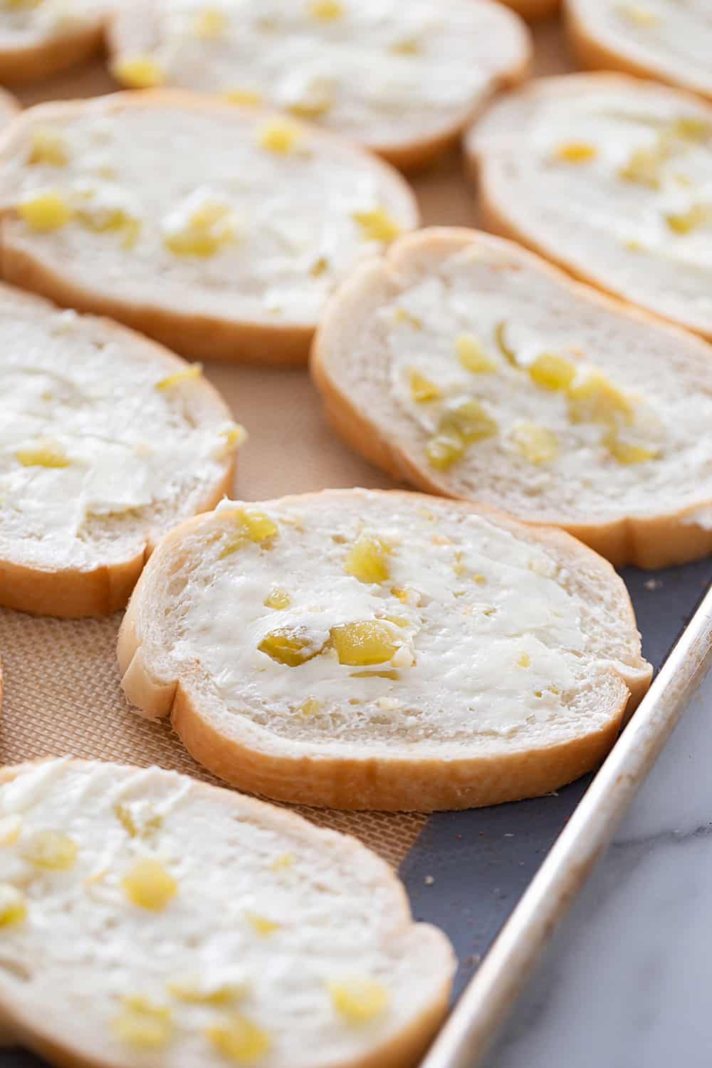 Creamy, cheesy spread with a bit of kick? Check! This zesty cheese spread is a must-have appetizer whether you're having a party of 1 or 100. | #halfscratched #appetizer #cheese #easyrecipe #hotappetizer #baking #cheesespread #easyappetizer